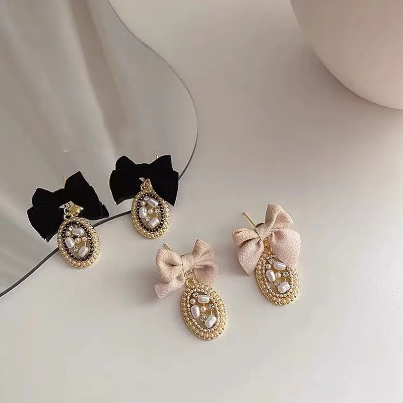 

Korean Design Retro Sweet Fabric Bow Earring Female Elegant Oval Pearl Metal Pendant Dangle Earring Temperament Fashion Jewelry