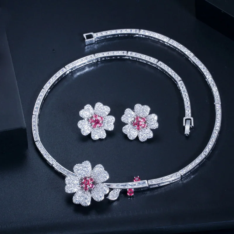 Комплект из колье и серёг с розово-красным фианитом