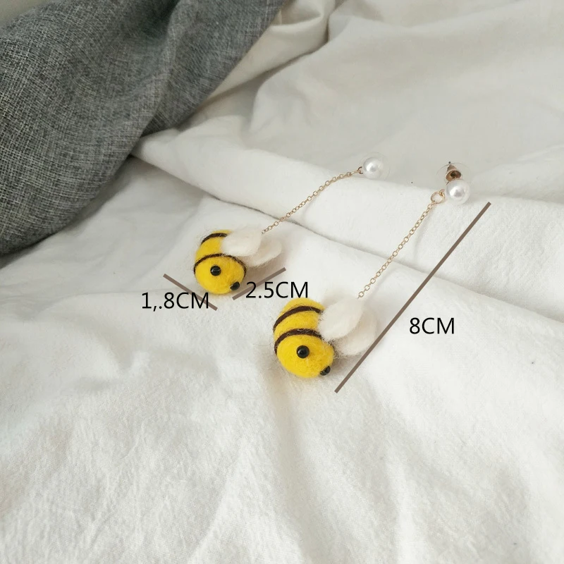 

Fashion Vintage Earrings For Women Cute Bee Pendant Statement Felt Wool Drop Earrings 2021 Trendy Earrings Jewelry Accessories
