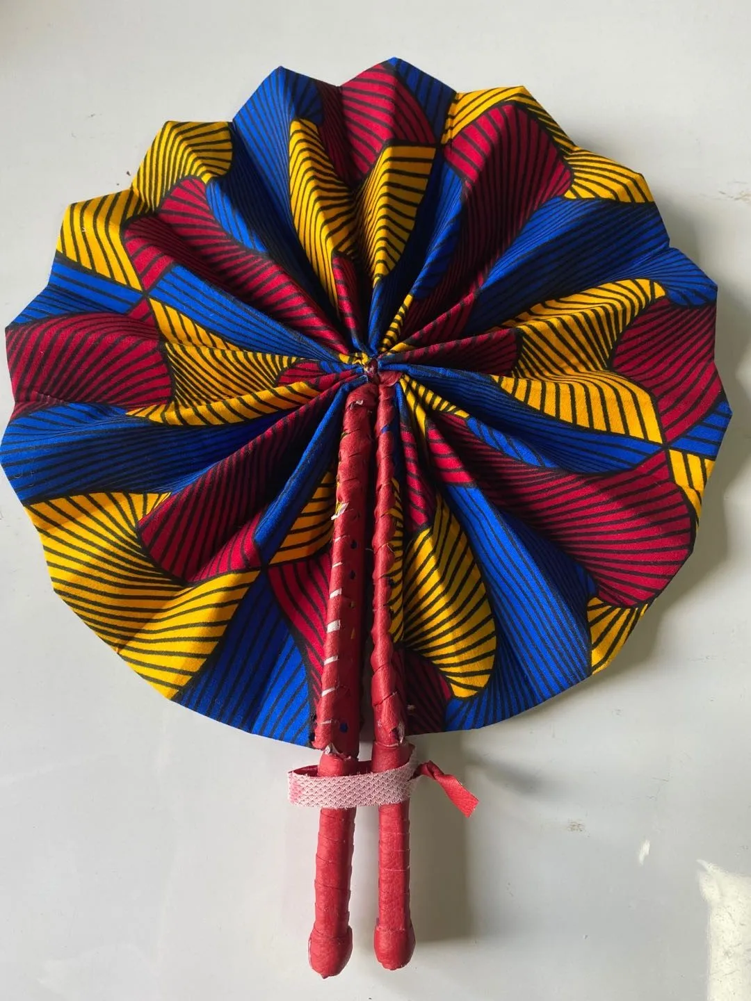 Африканский восковой принт ткани с кожаным складным веером узор Искусство