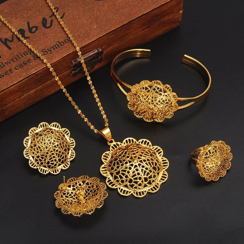 Комплект женских ювелирных изделий из колье и серёг | Украшения аксессуары