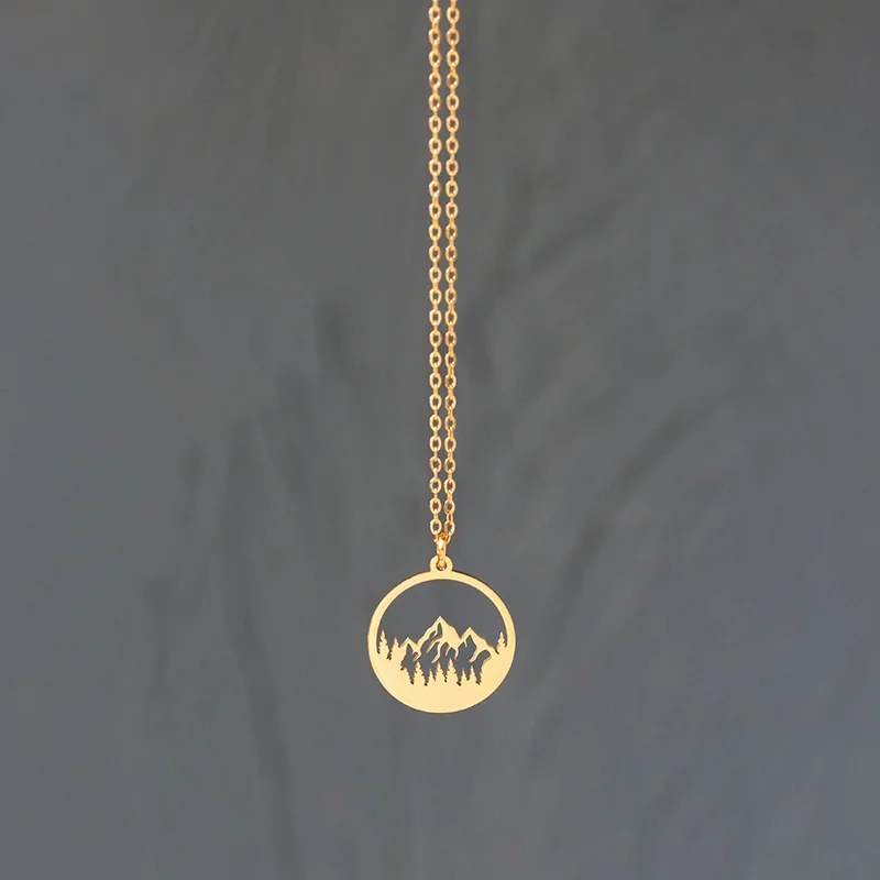 

Круглое ожерелье из нержавеющей стали с подвеской в виде полых гор и леса