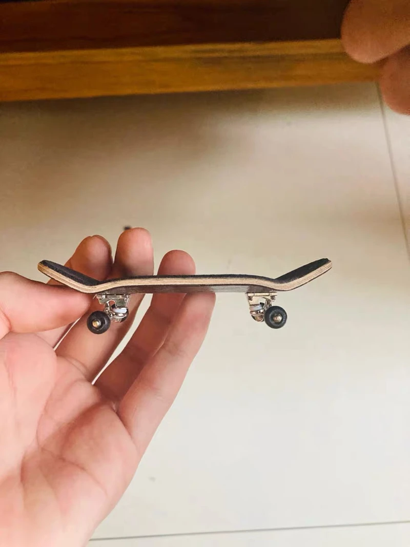 

Ebony Wood Professional Alloy Stand FingerBoard Skateboard Truck Finger Skateboard For Kid Toy