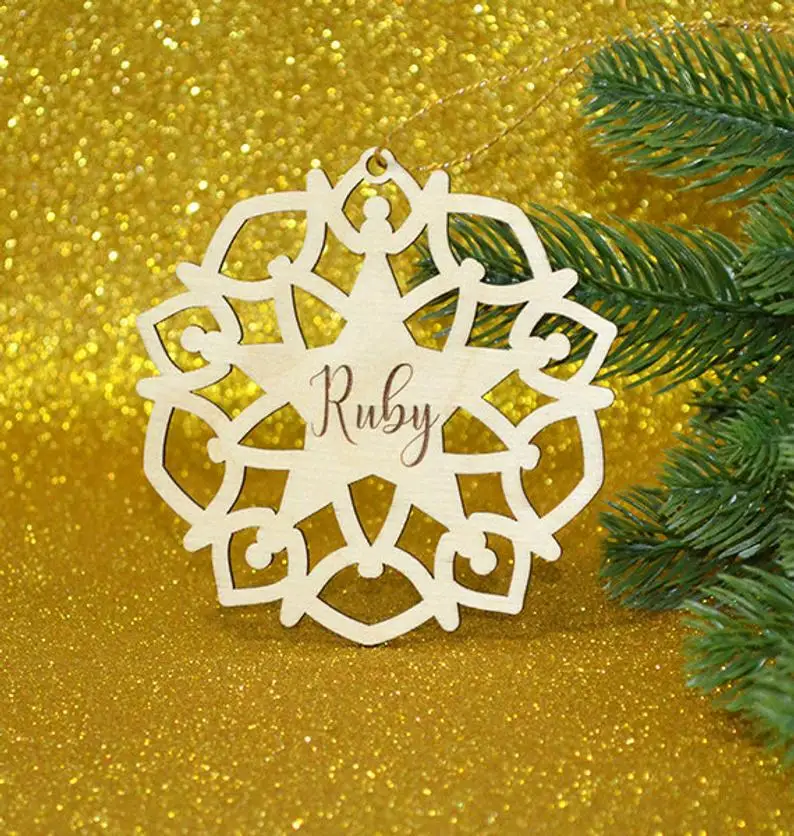 Персонализированная деревянная снежинка Рождественское украшение на заказ