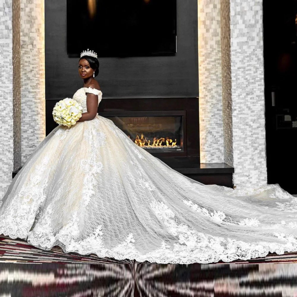 

South African Off The Shoulder Wedding Dresses Retro Lace Appliques Court Train Wedding Vestidos Custom Made Color And Size Gown