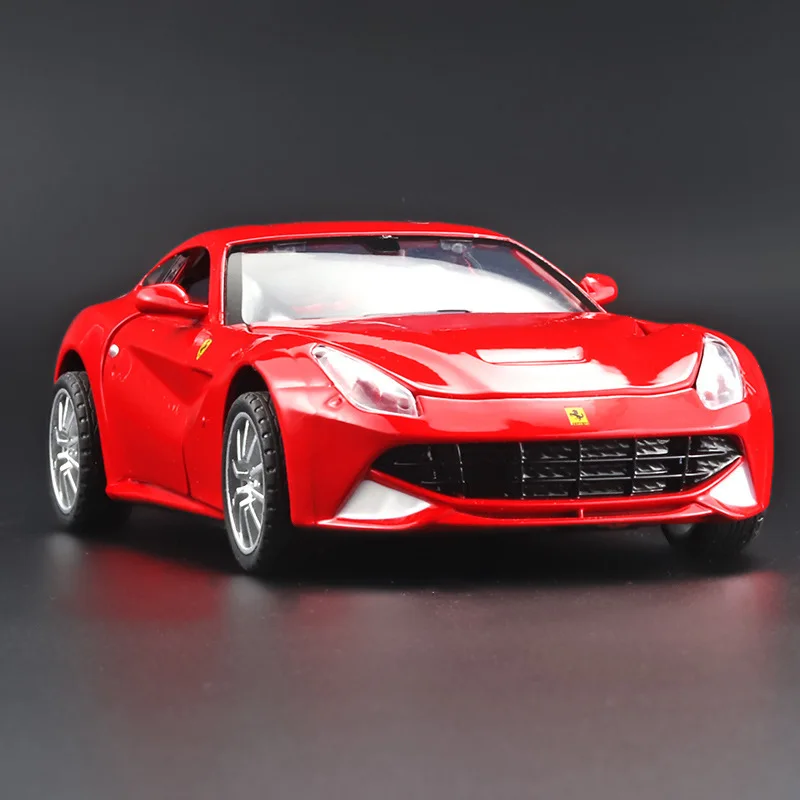 Игрушечный автомобиль из металлического сплава Ferraris F12 в масштабе 1:32 литой и