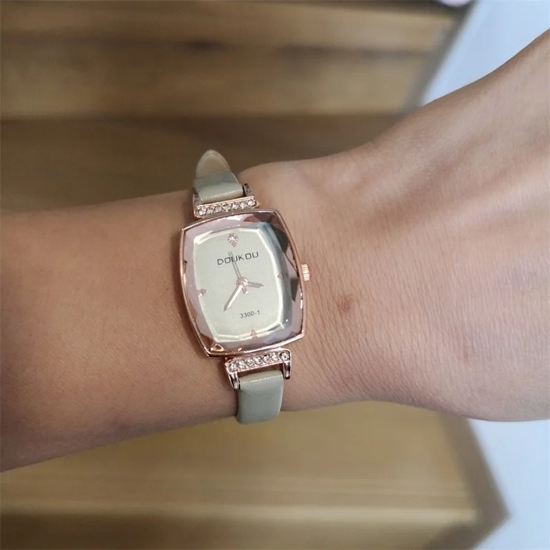 Роскошные модные женские часы Tonneau качественные с бриллиантами кварцевые