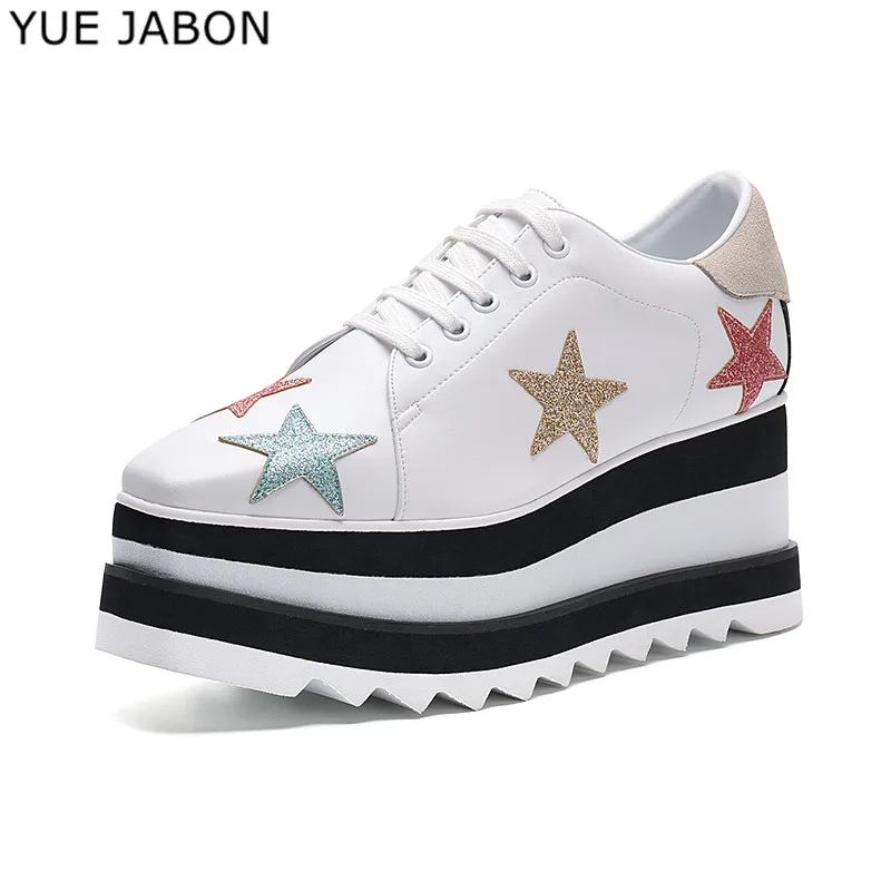 Разноцветная повседневная обувь увеличивающая рост с заклепками и звездами