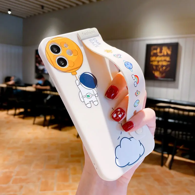 Ремешок на запястье милый мультяшный астронавт планета чехол для телефона iPhone 13