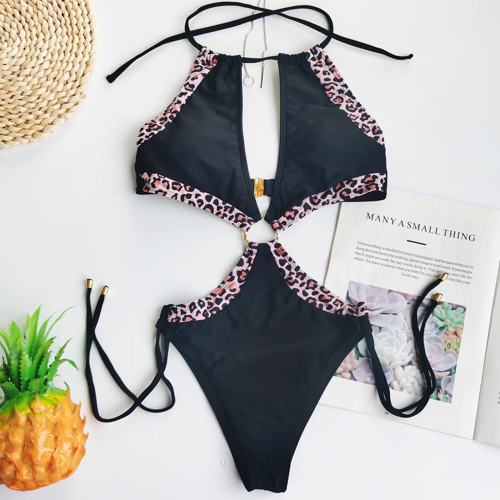 Женский слитный купальник-бикини с леопардовым принтом и глубоким v-образным