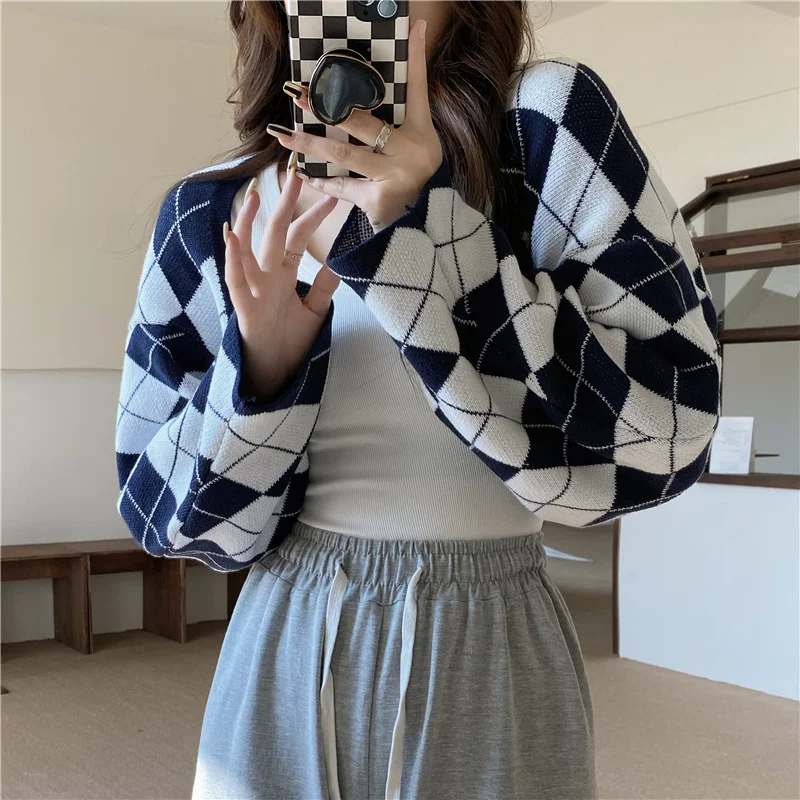 Женский свободный короткий свитер в контрастную клетку Осень-зима 2021 |
