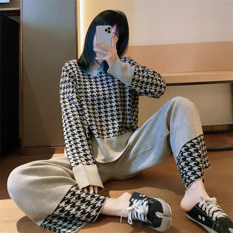 

Женский винтажный костюм из двух предметов, свитер с длинным рукавом и V-образным вырезом и юбка «гусиные лапки» с высокой талией и широкими ...