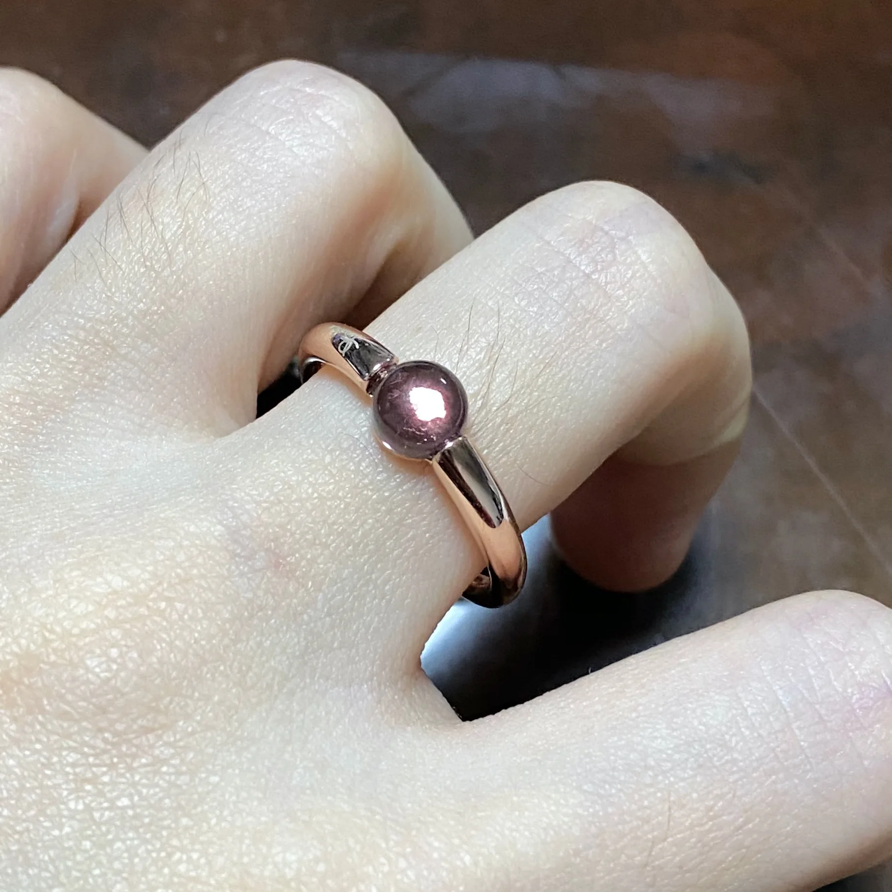 

И простое позолоченное изысканное круглое кольцо конфетного цвета Стандартный подарок для девушки на годовщину