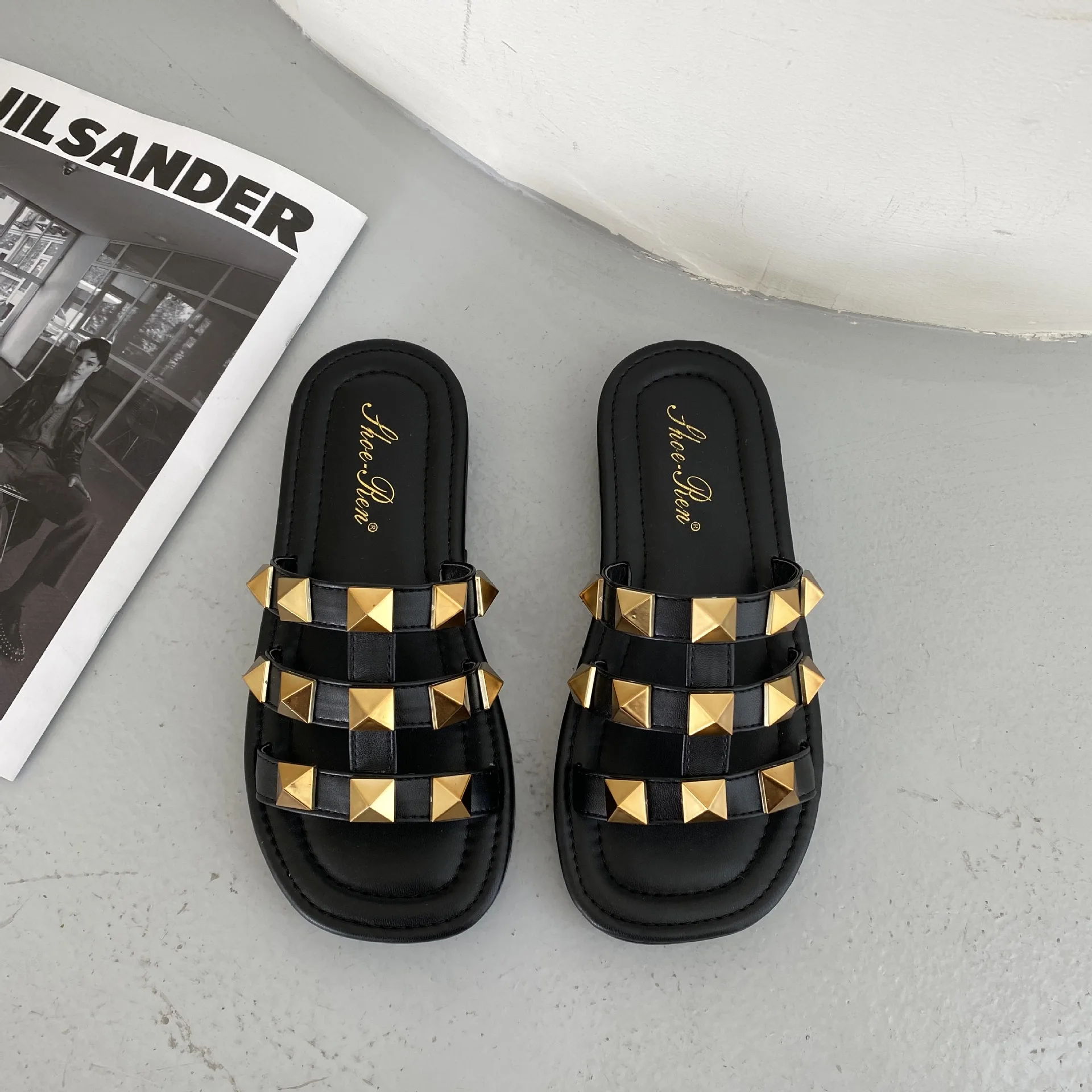 

House Slippers Platform Women Luxury Shoes Pantofle Rivet Slides Low Shale Female Beach Designer 2021 Sabot Fabric Scandals PU R