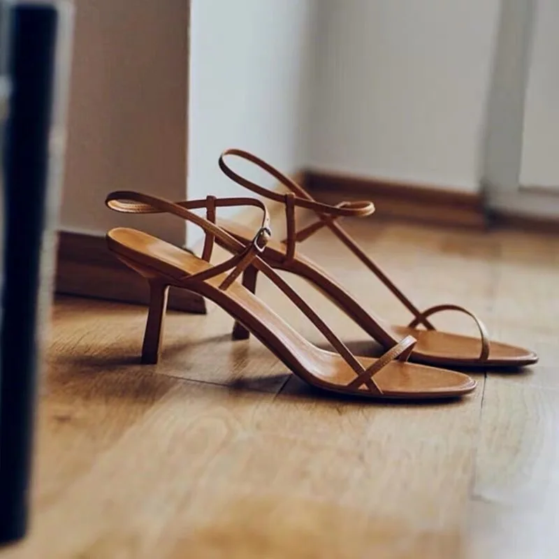 Сандалии из ПВХ с ремешком на щиколотке пикантные туфли тонком каблуке