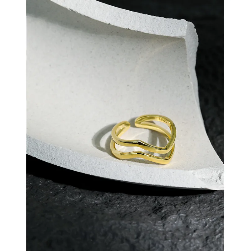 

Женское кольцо из серебра 925 пробы, с волнистым узором