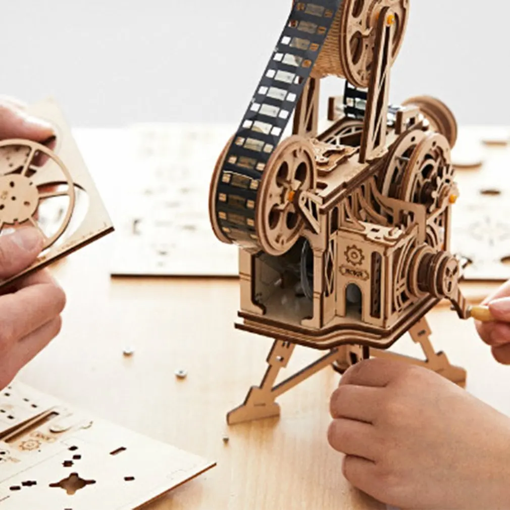 

Hand Crank Diy 3D Film Projector Wooden Model Building Kit Assembly Vitascope Toy Gift for Children Adult