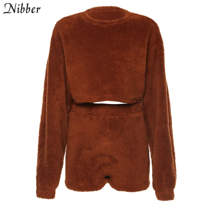 NIBBER/осенние Белые Плюшевые Короткие топы, женские шорты, комплекты из 2 предметов, модные уличные мягкие свободные пуловеры и шорты, комплекты для женщин - Цвет: Коричневый