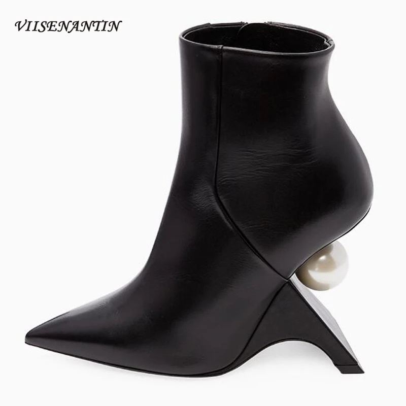 

Женские ботильоны на танкетке, черные или белые кожаные ботинки с острым носком, на необычном каблуке, с украшением из жемчуга