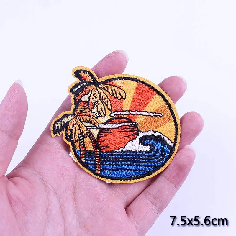 Нашивки с вышивкой природного горного пространства на одежду нашивки