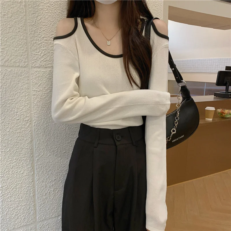 Свитер с круглым вырезом открытыми плечами и длинным рукавом | Женская одежда