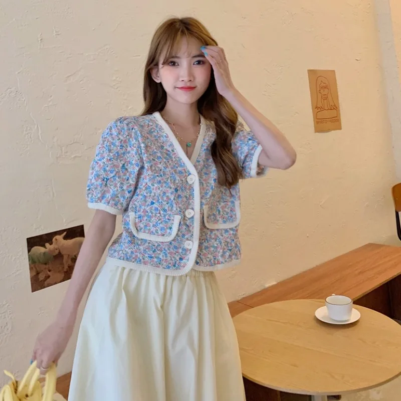 

Ретро блузка с коротким рукавом Женский Летний стиль, корейское платье с цветочным рисунком рубашка Короткая секция погрузки в стиле Хепбе...
