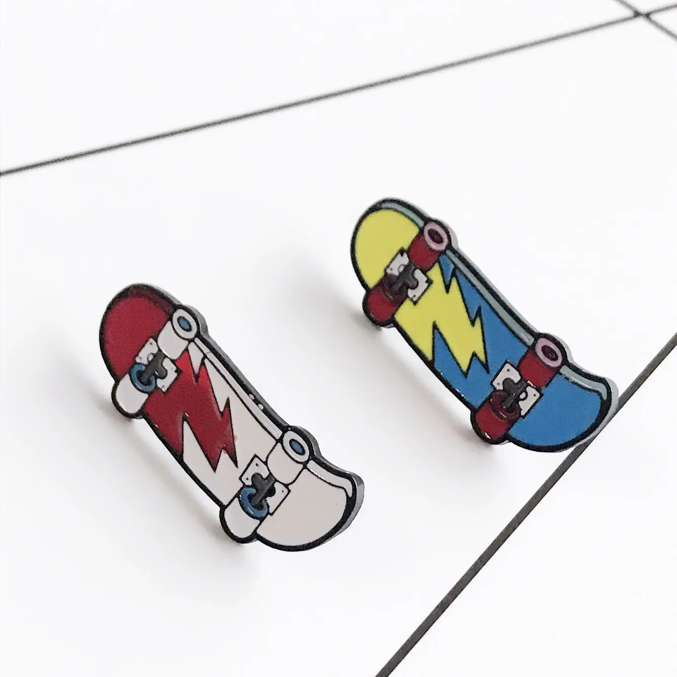 Броши для скейтборда из мультфильма женщин и мужчин эмалированная булавка