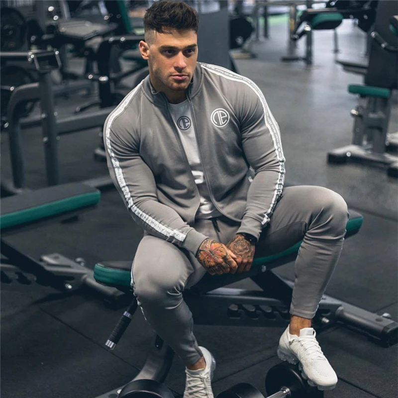 Костюм мужской с капюшоном кофта на молнии длинными рукавами и брюки маленькими