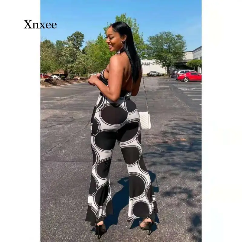 Женский расклешенный комбинезон без бретелек с открытой спиной и V-образным