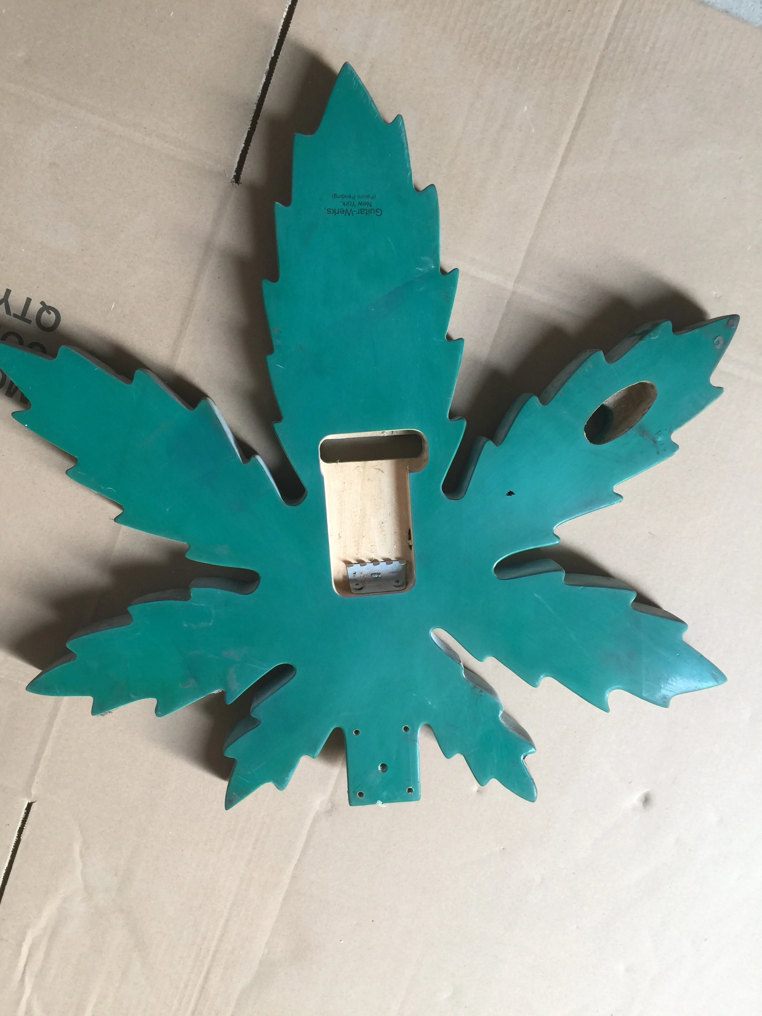 DIY ручной работы форма зеленого листа с тримоло гитары тела | Спорт и развлечения