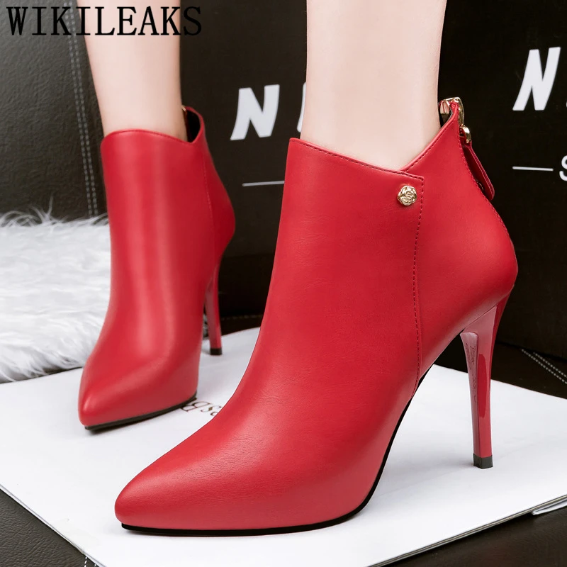 Красные Ботинки на каблуке зимняя обувь женские кожаные ботинки с заклепками