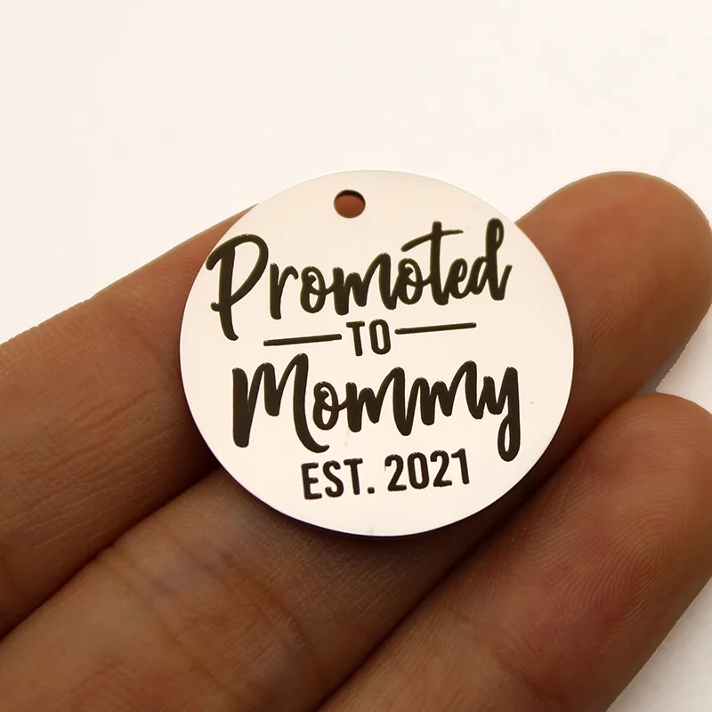 Мама Est.2021 Шарм выгравировать повышен до Mommy 2021 Подвески Нержавеющая сталь