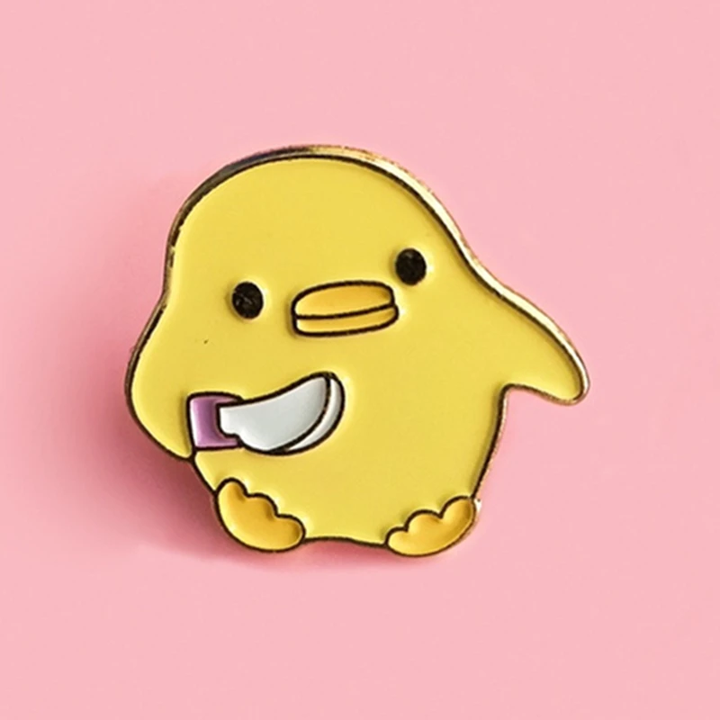 Брошь в виде симпатичной мультяшной утки с ножом булавки эмалированные