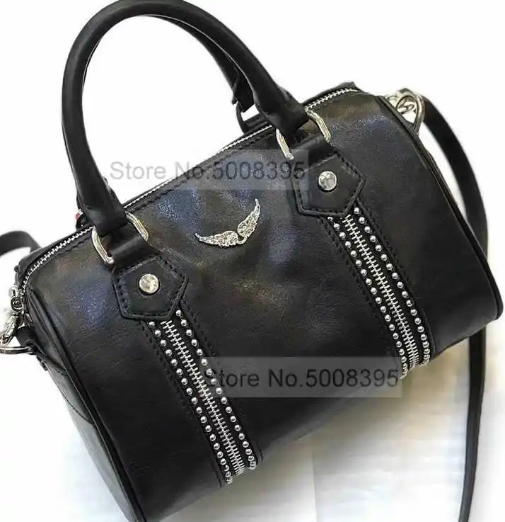 barato Moda 2021ss Mulher Preto Couro Mensageiro Sacos Com Rebites Lidar Com Travesseiro Saco