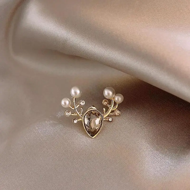 Золотая Брошь Стразы и жемчуг в виде лося рождественские булавки для женщин