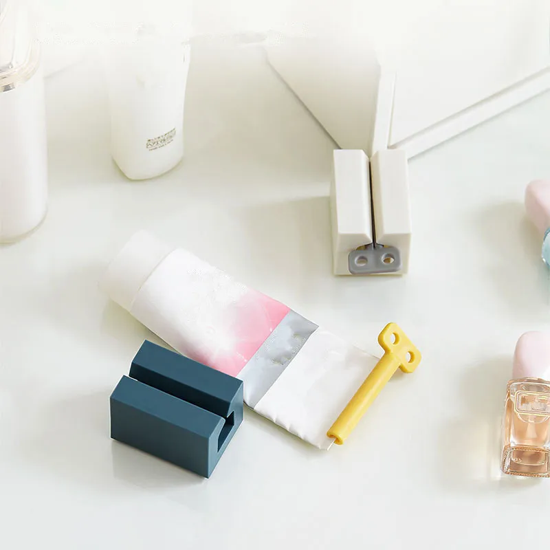 

1Pcs Home Plastic Toothpaste Squeezer Tube Easy Dispenser Rolling Holder Bathroom Supply Tooth Cleaning Accessories