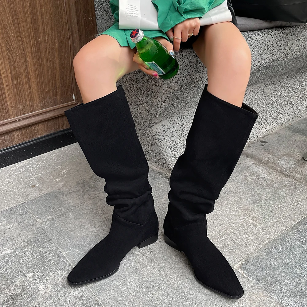 Женские замшевые сапоги без застежки повседневные до колена на толстом каблуке в