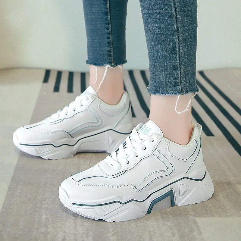 Женская обувь на не сужающемся книзу массивном кроссовки 2020 под платье весну и