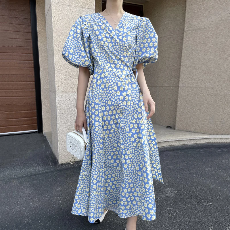 

Женское платье макси с цветочным принтом, V-образным вырезом и поясом