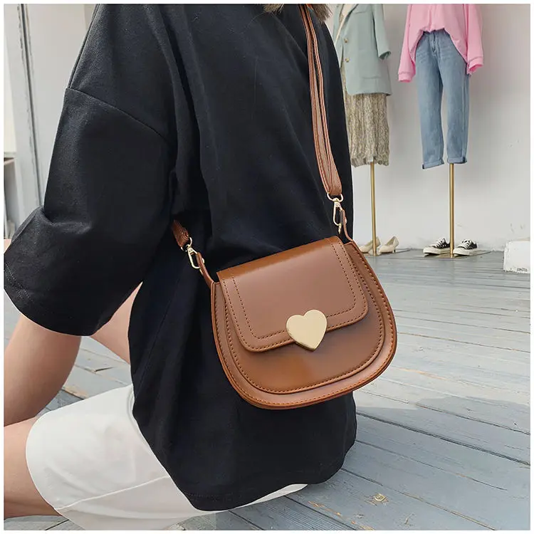 

Модные сумки через плечо для женщин, маленькие дамские сумочки из искусственной кожи с клапаном и надписью Love, Женский вечерний клатч, кошел...