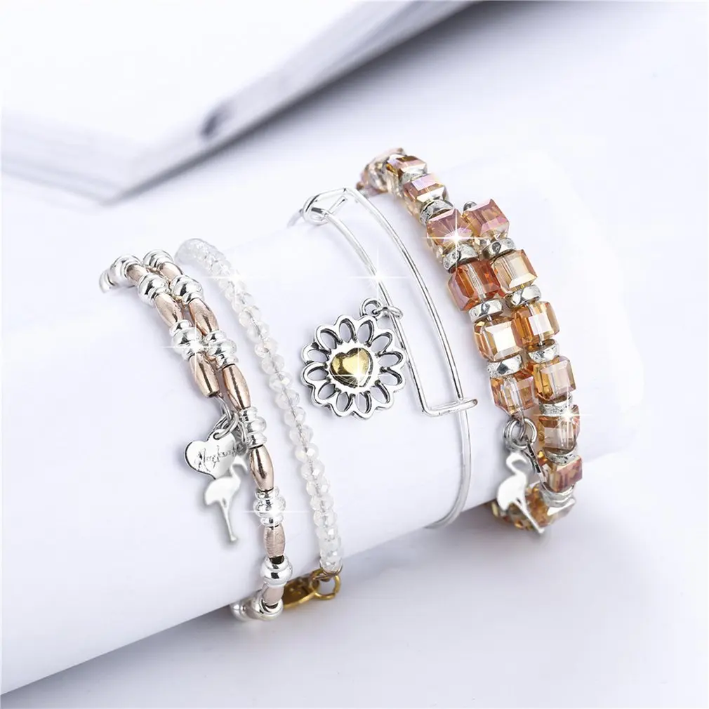 Модный браслет из четырех частей с подвеской в виде цветка от солнца и бисера