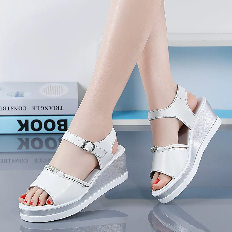 

2021 Summer New Style Ladies Casual Shoes Trifle Mid-Heel Women Sandals Ladies Outdoor Summer Sandals