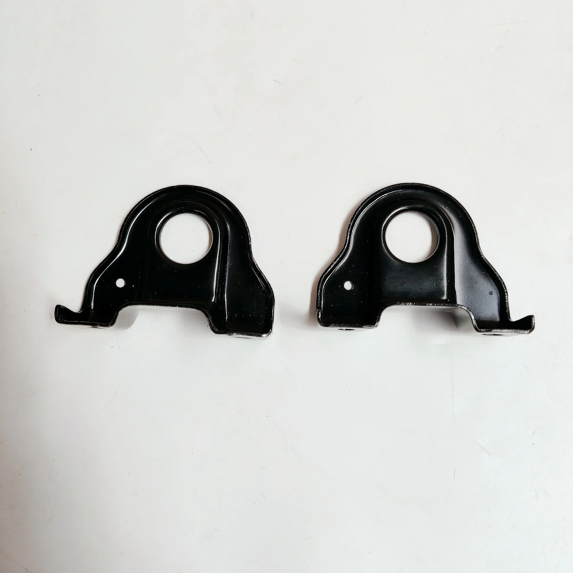 Two pieces auto spare parts oe number 1302202U8010 for JAC J3 Radiator lower bracket | Автомобили и мотоциклы