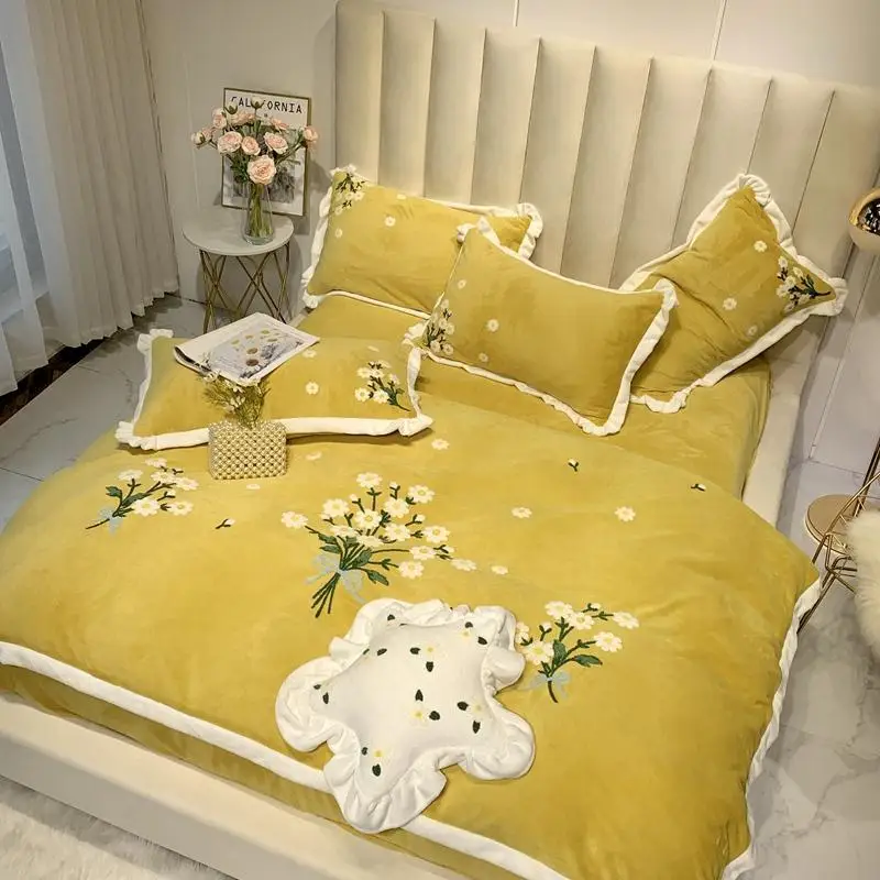 

Pink Green Velvet Duvet Cover with Flowers Embroidery Heavyweigh Warm Luxury Soft Bedding Set for Winter 4Pcs Queen King size