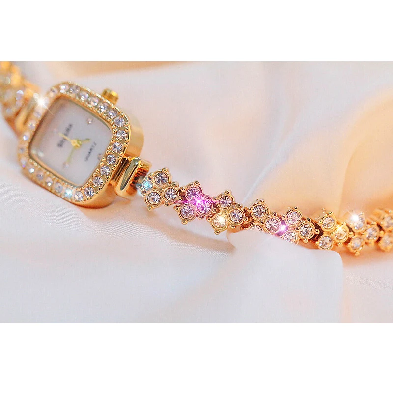 Часы стразы женские кварцевые люксовые брендовые наручные с браслетом из