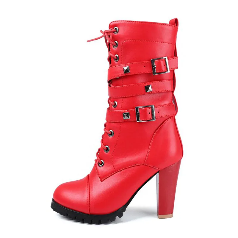 Сапоги женские зимние до середины икры с металлической пряжкой и заклепками