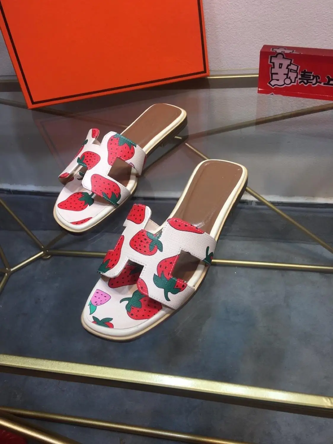 

Beach Slippers Shoes Women Leather Flats Lady Cozy Sandals Strawberry Decor Casual Flip Flop Zapatos De Mujur