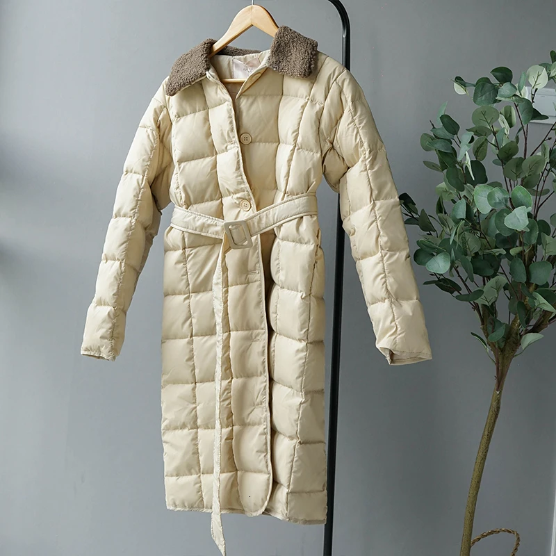 Женский пуховик на 90% утином пуху бежевая парка с меховым отворотом и