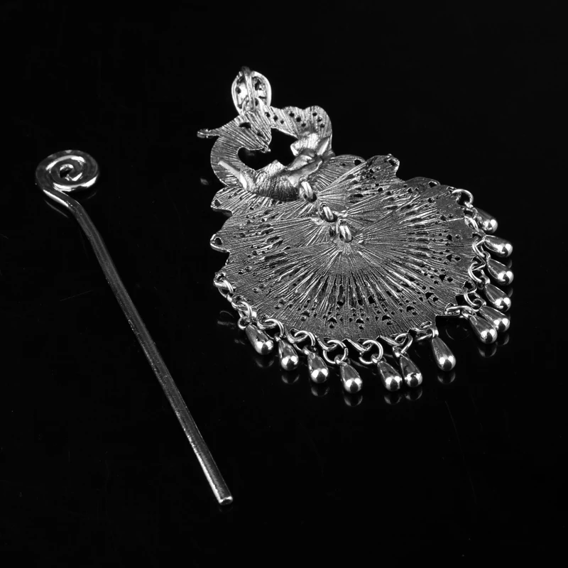 Ювелирное изделие в виде заколки китайском стиле винтажном с металлическим