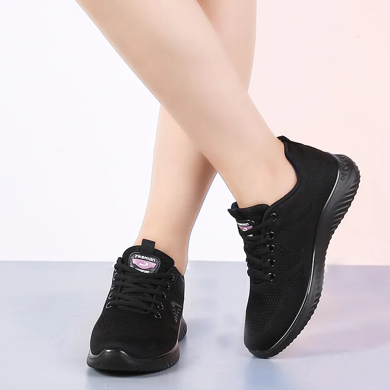 Женские кроссовки на шнуровке дышащие сетчатые плоской подошве модная